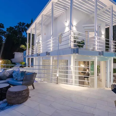 Tropical 4 Bdrm In Prime Location W Jacuzzi Marbella