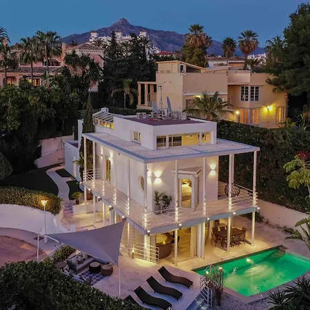 Tropical 4 Bdrm In Prime Location W Jacuzzi *